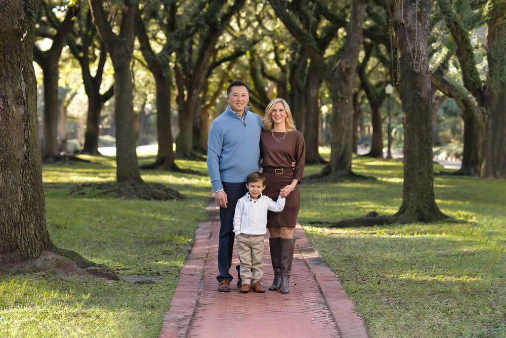 family photo on beautiful tree-lined walkway, South Hampton, Houston, Texas, Houston TX family photographer